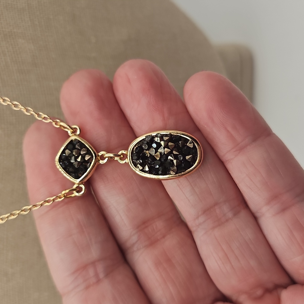 Avon Modern Glimmer Pendant Necklace - Picture 3 of 4